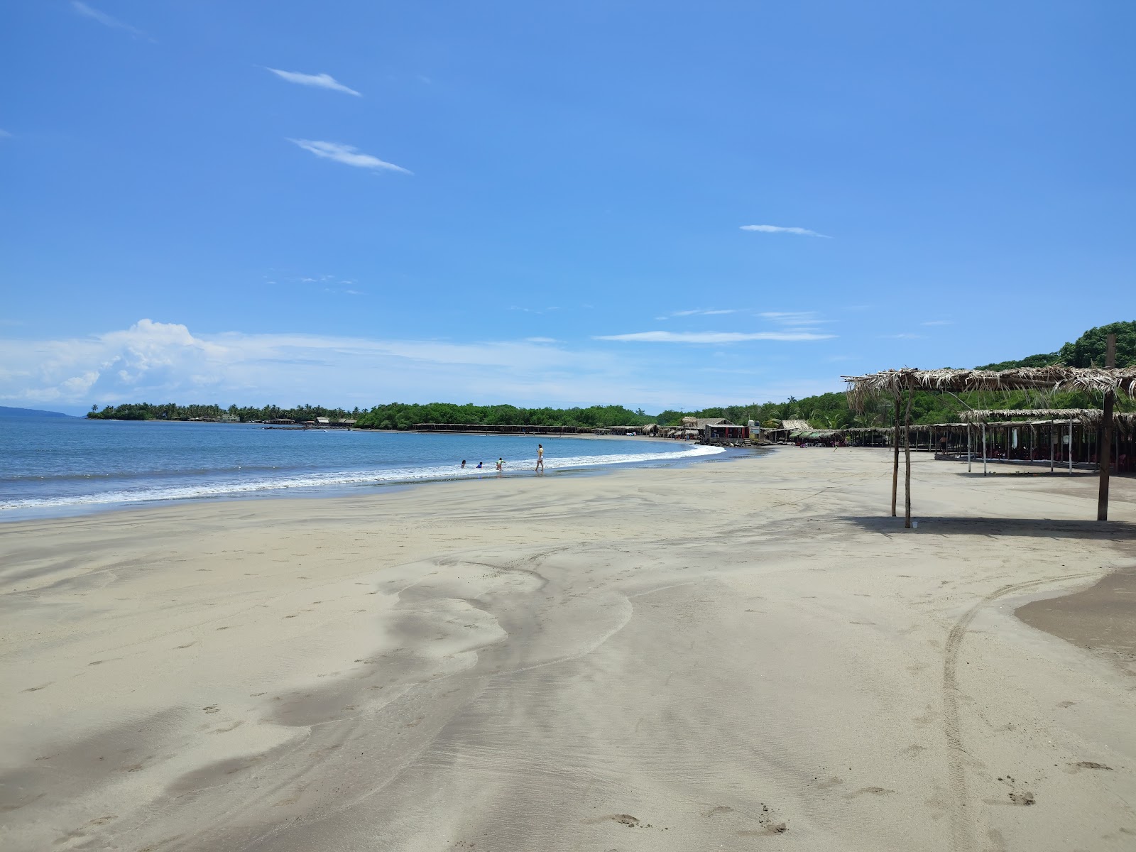 Foto van Las Islitas beach met recht en lang