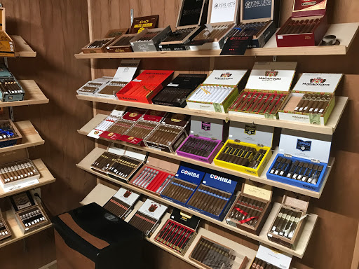 Tobacco Shop «Gravitate Smoke Shop», reviews and photos, 7345 E Shoeman Ln, Scottsdale, AZ 85251, USA