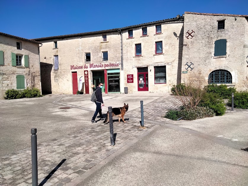 Restaurant La Passerelle | Spécialités d'anguilles et galettes à Coulon (Deux-Sèvres 79)