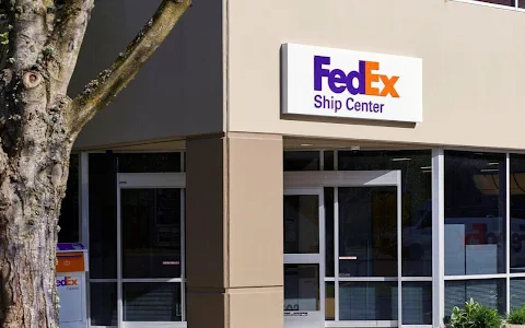 FedEx Ship Center image