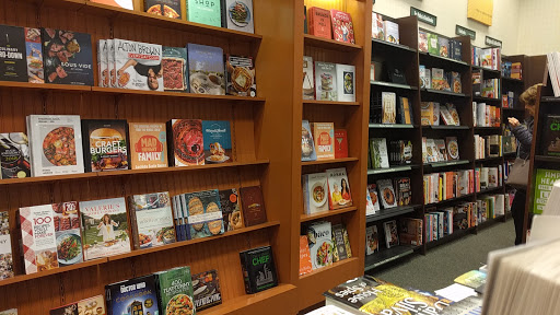 Book Store «Barnes & Noble», reviews and photos, 102 Commons Dr, Geneva, IL 60134, USA