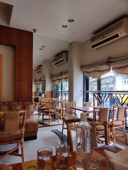 Hotel Aatithya - 160, Shreemant Thorle Bajirav Peshve Rd, Apte Ghat, Shaniwar Peth, Pune, Maharashtra 411030, India