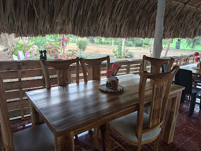 La Veranera Restaurante - Km 22, Vereda los Guamos, San Pelayo, Córdoba, Colombia