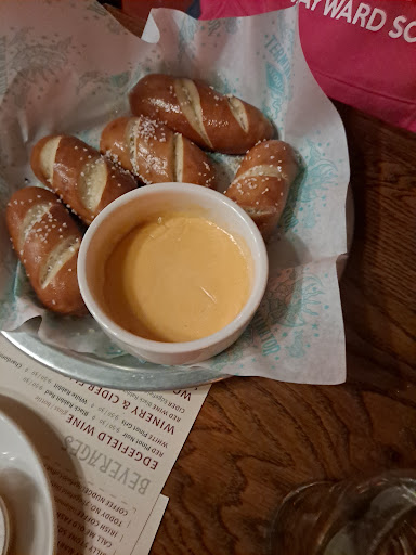 Brewery «McMenamins on Monroe», reviews and photos, 2001 NW Monroe Ave, Corvallis, OR 97330, USA