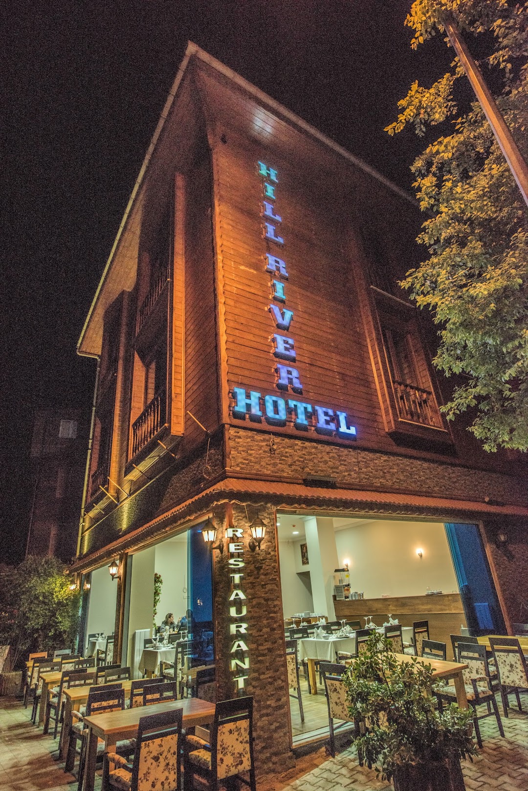 Ava Hill River Hotel