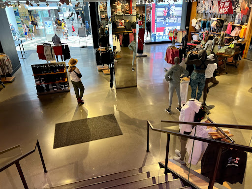 Clothing Store «Under Armour Brand House», reviews and photos, 800 Boylston St #049, Boston, MA 02199, USA