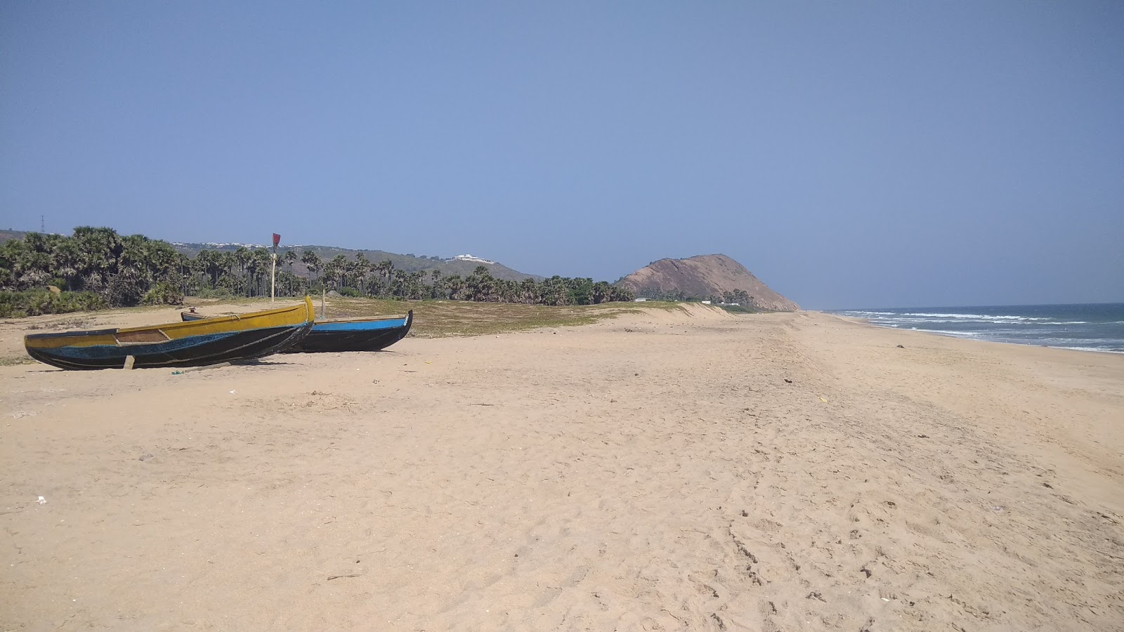 Φωτογραφία του Yarada Beach με επίπεδο καθαριότητας εν μέρει καθαρό