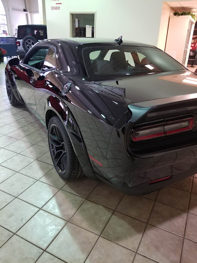 Car Dealer «LaFontaine Chrysler Dodge Jeep Ram of Fenton», reviews and photos, 15123 North Rd, Fenton, MI 48430, USA