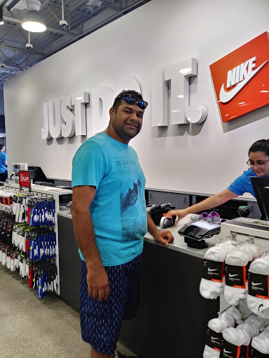 Sporting Goods Store «Nike Factory Store», reviews and photos, 5195 Factory Shops Blvd, Ellenton, FL 34222, USA