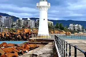 Wollongong Breakwater Lighthouse image