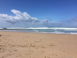 Plage Marbella'in fotoğrafı dağlarla çevrili