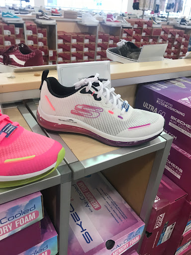 Shoe Store «DSW Designer Shoe Warehouse», reviews and photos, 314 Marketplace Mile, Plainfield, IN 46168, USA