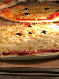 Plats et boissons du Pizzeria Les Pizzas De L Amitie à Château-Arnoux-Saint-Auban - n°5