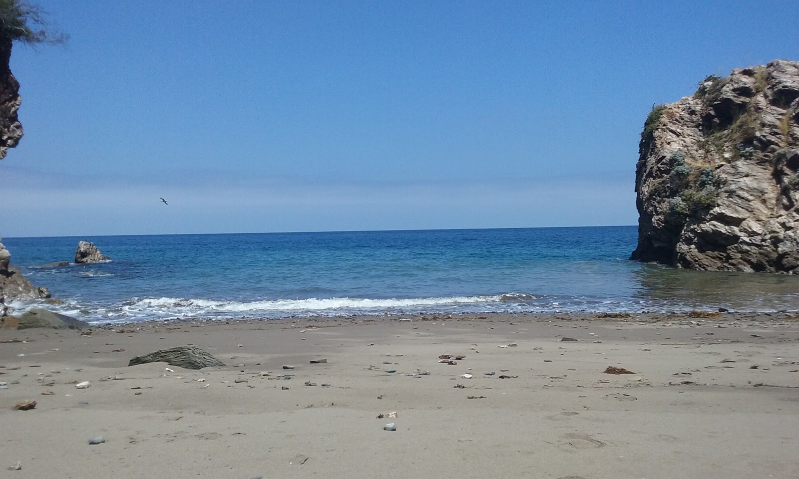 Foto de Cabrillo Harbor beach com água turquesa superfície