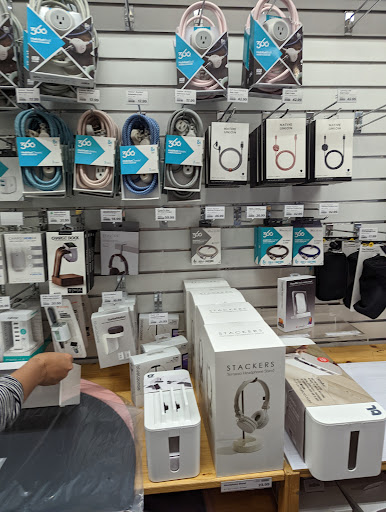 Shopping Mall «Bridgeport Village», reviews and photos, 7455 SW Bridgeport Rd, Tigard, OR 97224, USA