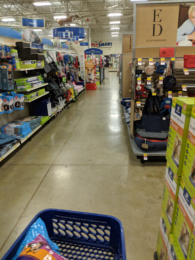 Pet Supply Store «PetSmart», reviews and photos, 20530 E 13 Mile Rd, Roseville, MI 48066, USA
