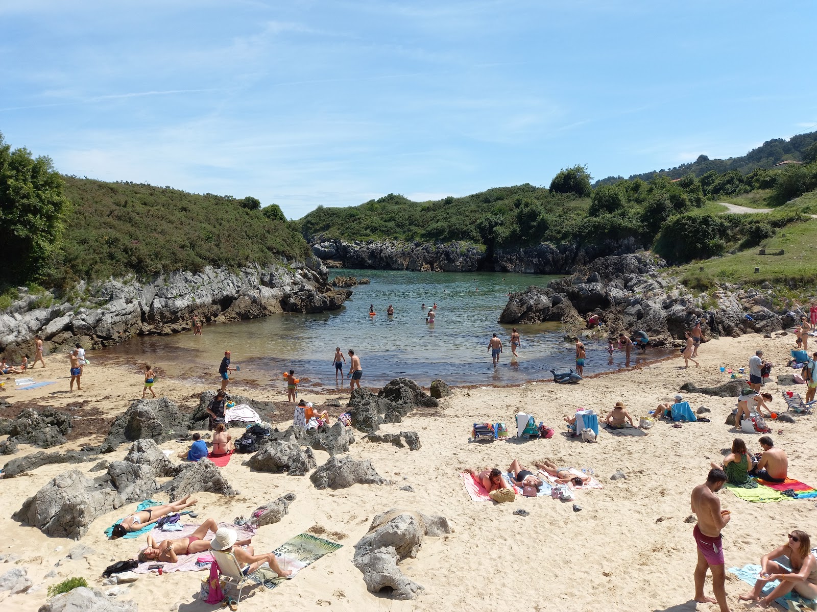 Foto di Spiaggia Cobijero con una superficie del ciottoli grigi
