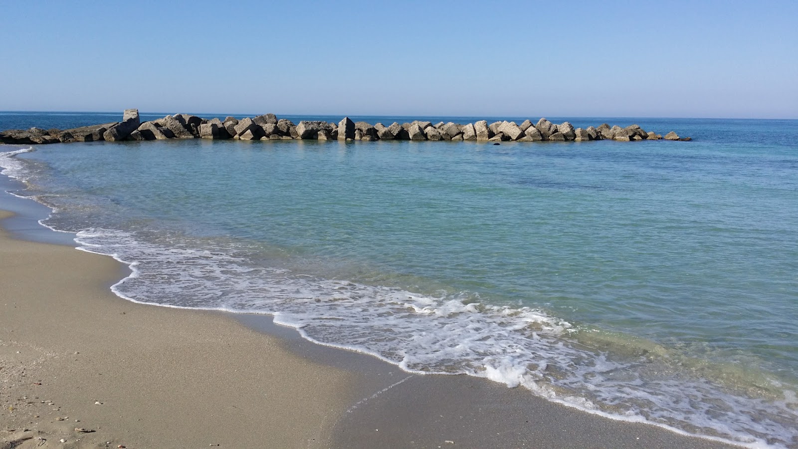 Foto de Spiaggia di Torre Mozza II con agua cristalina superficie