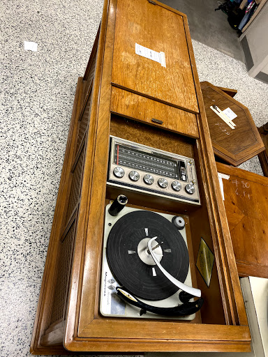 Thrift Store «Goodwill Store & Donation Center», reviews and photos, 6300 Kingery Hwy #25, Willowbrook, IL 60527, USA