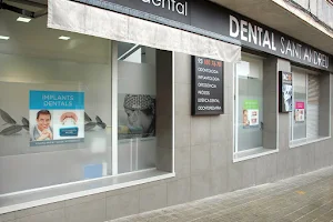 CLÍNICA DENTAL SANT ANDREU DE LA BARCA| Dentista especialista en implantología. image