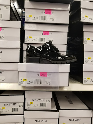 Shoe Store «Shoe Carnival», reviews and photos, 2633 Lakewood Village Dr, North Little Rock, AR 72116, USA