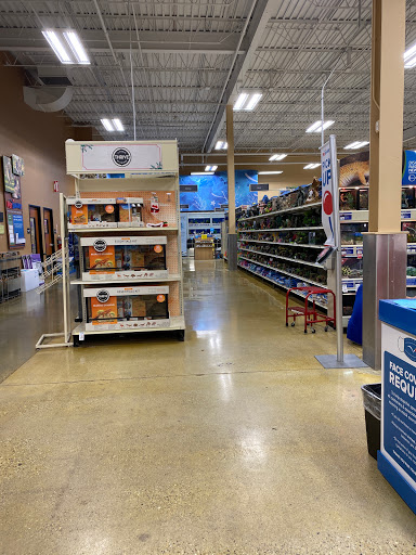 Pet Supply Store «PetSmart», reviews and photos, 700 N Milwaukee Ave, Vernon Hills, IL 60061, USA