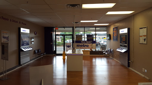 Cell Phone Store «Metro PCS Broadview Heights», reviews and photos, 7979 Broadview Rd #2, Broadview Heights, OH 44147, USA