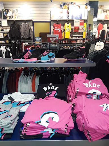 Shopping Mall «Dadeland Mall», reviews and photos, 7535 N Kendall Dr, Miami, FL 33156, USA