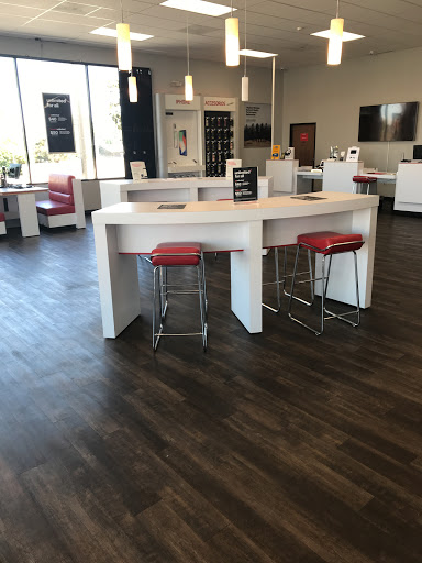 Cell Phone Store «Verizon Authorized Retailer - A Wireless», reviews and photos, 750 S Lincoln Ave #101, Corona, CA 92882, USA