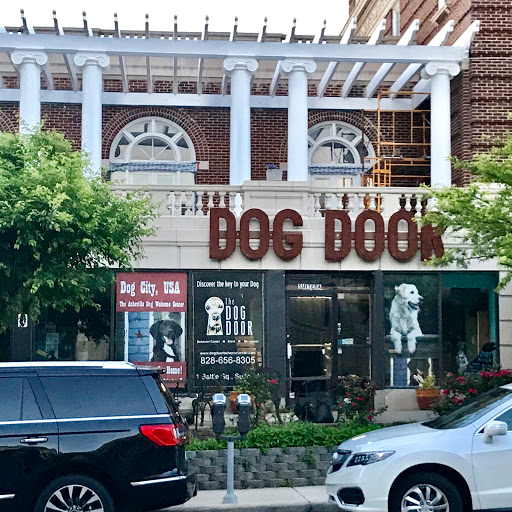 Dog Trainer «Dog Door Behavior Center and Outfitters», reviews and photos, 1 Battle Square A, Asheville, NC 28801, USA