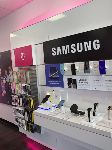 Cell Phone Store «T-Mobile», reviews and photos, 202 S Washington St, Oxford, MI 48371, USA