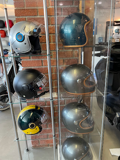 Motor Scooter Dealer «Vespa of Sherman Oaks», reviews and photos, 13629 Ventura Blvd, Sherman Oaks, CA 91423, USA