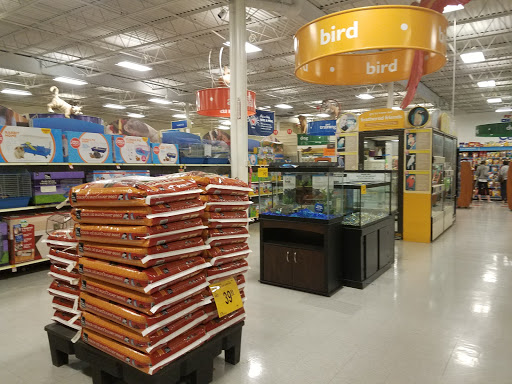 Pet Supply Store «PetSmart», reviews and photos, 140 Barrington Rd, Schaumburg, IL 60194, USA