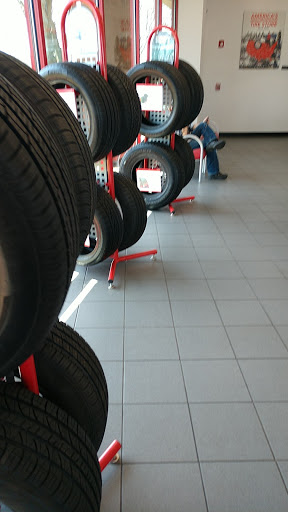 Tire Shop «Discount Tire Store - Schaumburg, IL», reviews and photos, 400 W Higgins Rd, Schaumburg, IL 60195, USA