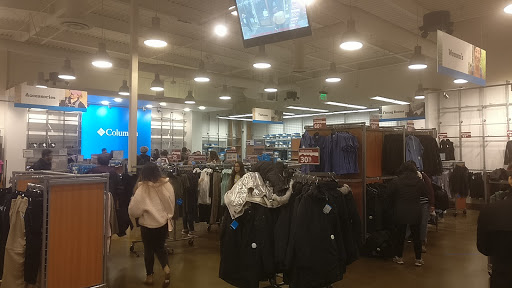 Sportswear Store «Columbia Sportswear Outlet Store», reviews and photos, 100 Citadel Dr #636, Commerce, CA 90040, USA