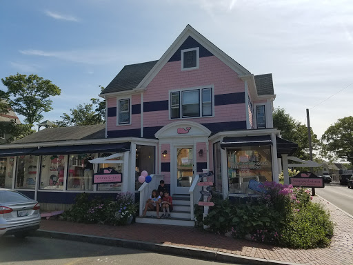 Clothing Store «Vineyard Vines», reviews and photos, 56 Narragansett Ave, Oak Bluffs, MA 02557, USA