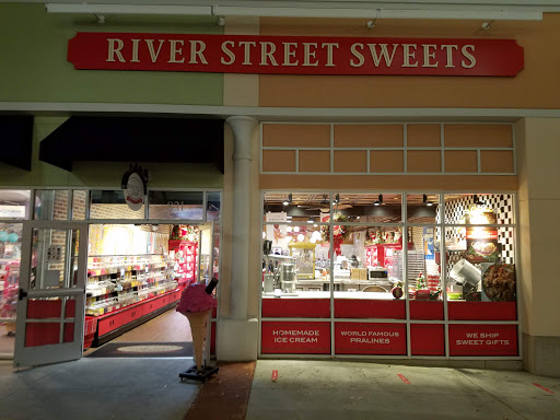 Outlet Mall «Tanger Outlet Charleston», reviews and photos, 4840 Tanger Outlet Blvd, North Charleston, SC 29418, USA