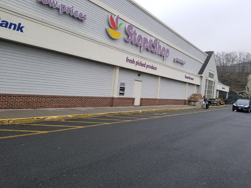 Grocery Store «Stop & Shop», reviews and photos, 111 Vredenburgh Ave, Yonkers, NY 10704, USA
