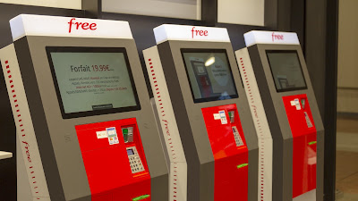Free - Borne interactive (Mag Presse) à Mireval