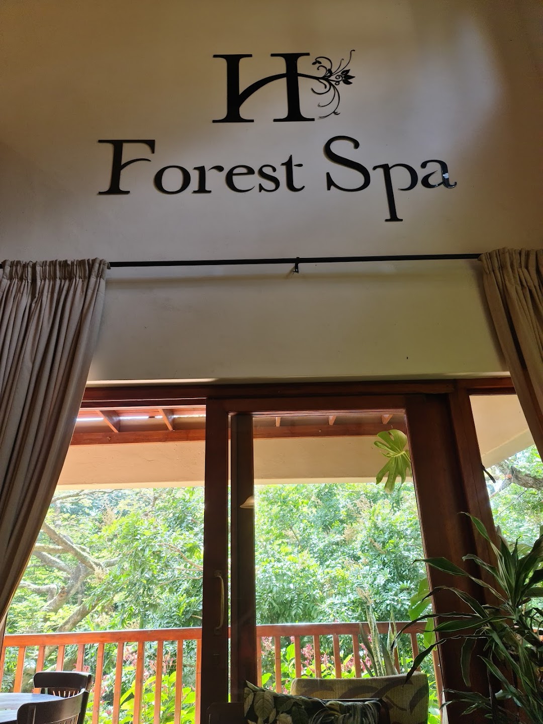 Honeywood forest lodge and spa