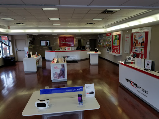 Cell Phone Store «Verizon Wireless - College Point», reviews and photos, 132-07 14th Ave, College Point, NY 11356, USA