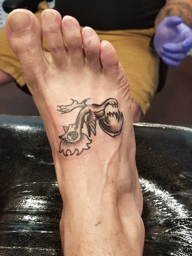 Tattoo artist Ventura