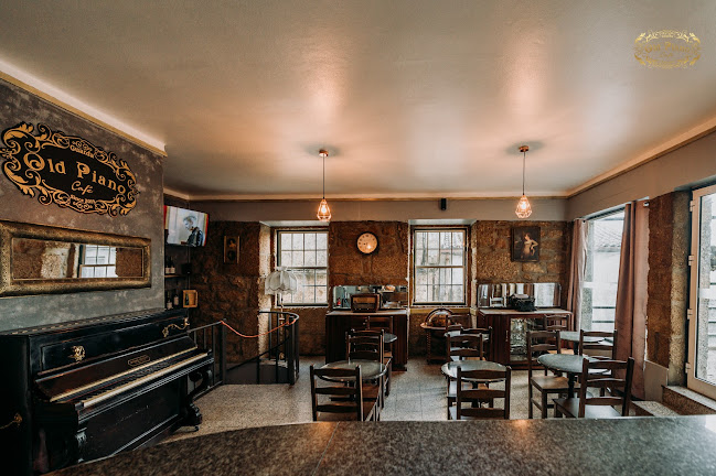Old Piano Café - Cafeteria