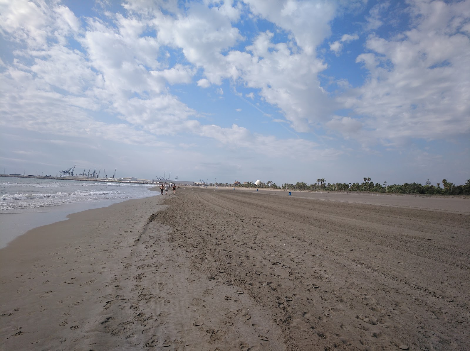 Valokuva Playa del Pinarista. sisältäen pitkä lahti