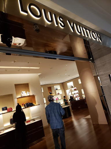 Department Store «Saks Fifth Avenue», reviews and photos, 26100 Cedar Rd, Beachwood, OH 44122, USA