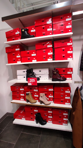Clothing Store «GUESS Factory», reviews and photos, 1558 The Arches Cir #1558, Deer Park, NY 11729, USA