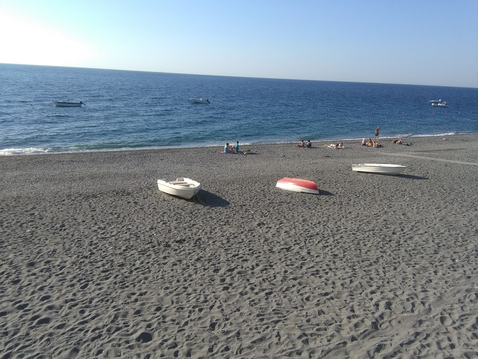 Spiaggia di Santa Teresa di Riva的照片 带有灰色沙和卵石表面