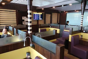 Vistara Lounge image