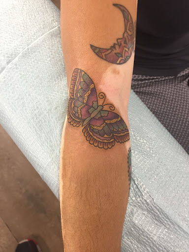 Tattoo Shop «Red Lion Tattoo Cleveland», reviews and photos, 4043 St Clair Ave, Cleveland, OH 44103, USA