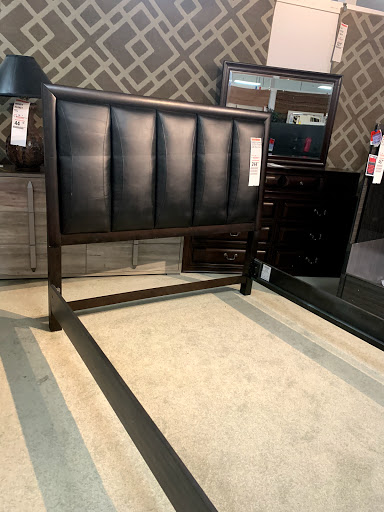 Outlet Store «Rooms To Go Outlet Furniture Store - Clearwater», reviews and photos, 21411 US-19, Clearwater, FL 33759, USA